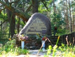 Obelisk upamitniajcy ofiary Powstania Styczniowego 1863 r. - autor: Jarosaw Mosakowski